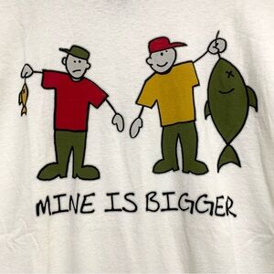 Lifestyle Classics Mine Is Bigger Graphic White T-Shirt NWOT Medium Fishing Fun
